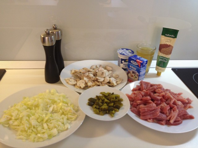 Svinjetina Stroganoff